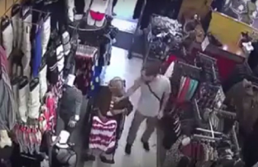 new york, police, cctv footage, video, old woman, theft, robbed off money from blouse
