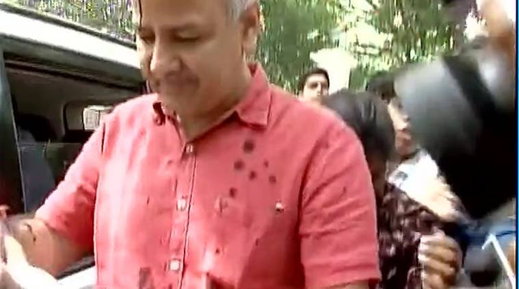 आम आदमी पार्टी के नेता दिलीप पांडे ने घटना के लिए सीधे-सीधे उपराज्यपाल को जिम्मेवार ठहराया। 