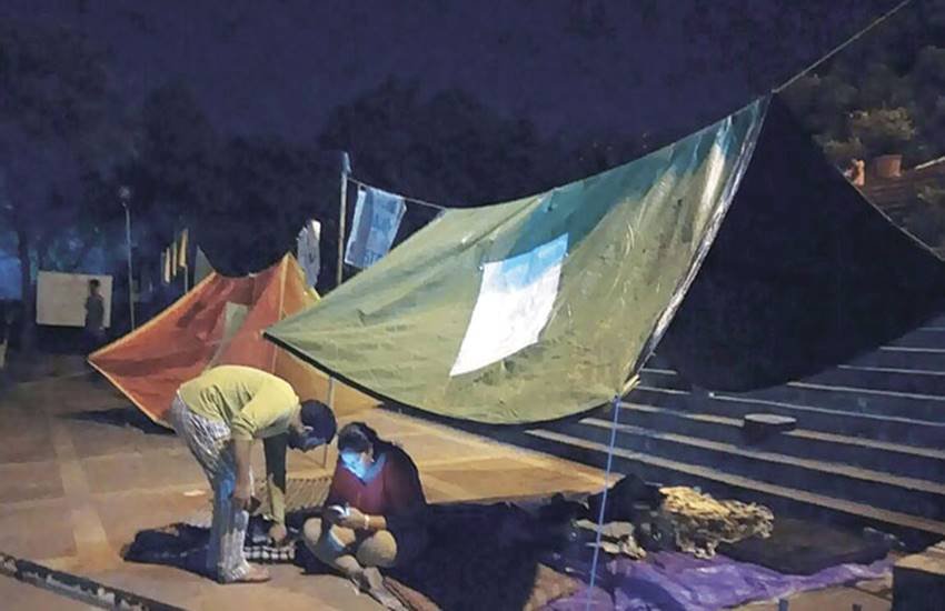 Jawaharlal Nehru University, JNU, MPhil, private accommodation, Two students pitch tent in JNU, JNU Registrar, notice