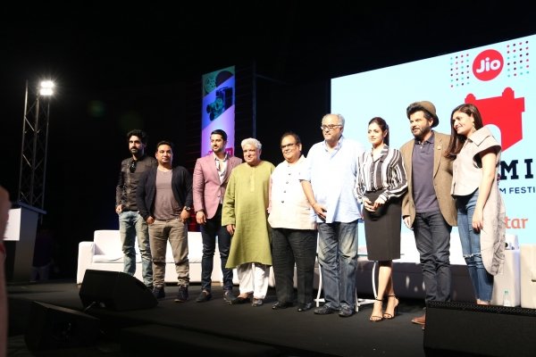 2015 में हुए 17th Mumbai Film Festival में हुजान को अनिल करूर के साथ देखा गया था।