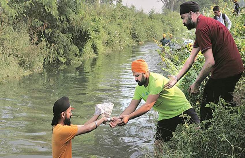 Guru Granth Sahib, Guru Granth Sahib torn, Jalandhar, Jalandhar protests, Gita, Gita torn, Bhagwad Gita torn