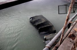 uttar pradesh ganga canal file photo by गंगा नहर में गिरी हुई एक गाड़ी की फाइल फोटो( Express Photo by Gajendra Yadav
