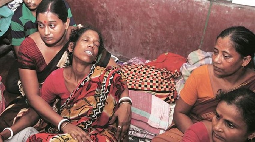 23 वर्षीय शहीद सिपाही गंगाधी की मां। (Source: Express photo by Partha Paul)