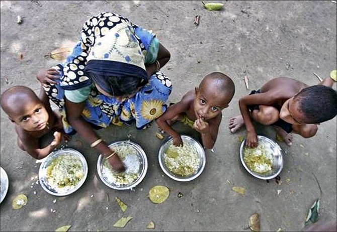 राजनीतिः भूख के साए में
