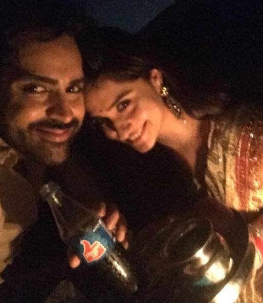 हाल ही में शादी करने वाली हुनर और उनके पति दोनों ने एक दूसरे के लिए व्रत रखा था।