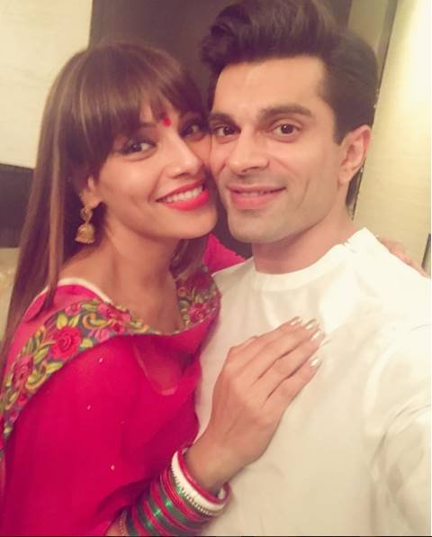 इस साल अपना पहला करवा चौथ मना रही बिपाशा बसु ने करन के साथ शेयर की ये सेल्फी।