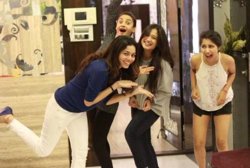 इस फ्रेंड्स पार्टी की तस्वीरें इंस्टाग्राम पर भी शेयर कीं। इस मौके पर श्वेता तिवारी ने बेबी बंप को संभालते हुए डांस भी किया।