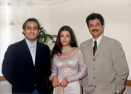 ऐश्वर्या राय पर 17 हजार वेबसाइट्स बनी हैं।