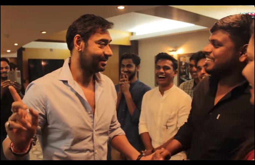 अपनी फिल्म शिवाय के प्रमोशन के लिए अजय देवगन ने कई जगह पर इंटरव्यू दिए, तो अपने कई फैन्स से मुलाकात भी की। (Photo: Youtube)