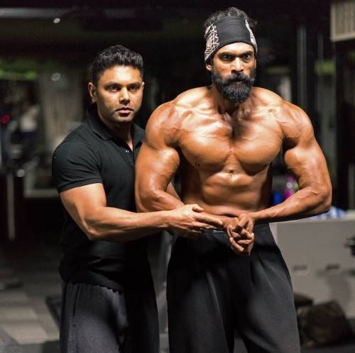 एसएस राजमौली की फिल्म बाहुबली में लीड कैरेक्टर बाहुबली के दुश्मन भल्लाल देव यानि राणा डागुबाती ने फिल्म के लिए दमदार बॉडी बना ली है।