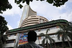 साइरस मिस्त्री के हटाए जाने से TATA ग्रुप के शेयर गिरे, कमजोर खुला Sensex