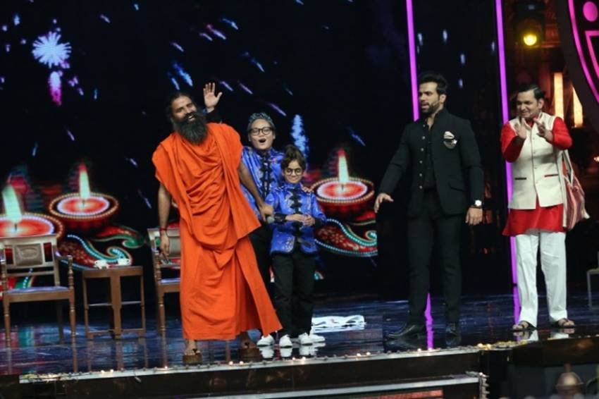 Baba Ramdev, Ramdev Yoga, Yoga Guru, Ramdev Dance, Ramdev Yoga Moves, Yoga Dance, Ramdev funny, Super Dancer, Funny Photos, Social Media, Jansatta