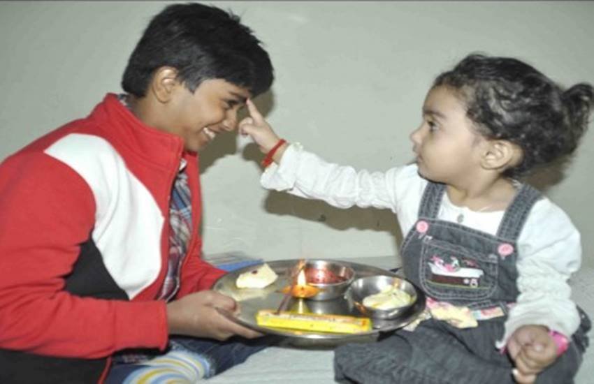 Bhai Dooj, Bhai Dooj 2016, bhaiya dooj, bhaiya dooj 2016, Bhai Dooj Puja Muhurat, Bhaiya dooj puja muhurat, bhaiya dooj puja vidhi, Bhai Dooj Puja Vidhi, bhaiya dooj puja vidhi in hindi, Bhai Dooj Puja Vidhi, Bhaiya dooj puja muhurat in hindi, Bhaiya dooj puja muhurat in gurgaon, Bhaiya dooj puja muhurat in up, Bhaiya dooj puja muhurat delhi, Bhai dooj puja muhurat in up, bhai dooj puja muhurat in delhi,भाई दूज, भाई दूज 2016, भाई दूज पूजा मुहूर्त, भैया दूज पूजा