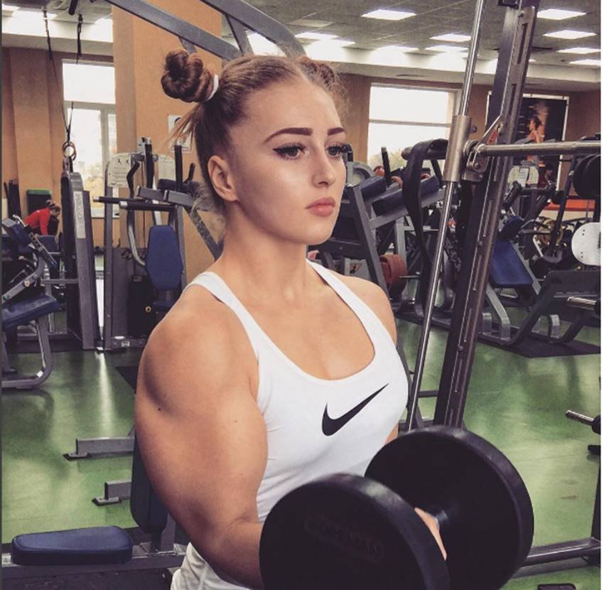 जूलिया को बहुत सी लड़कियां अपना रोल मॉडल मानती हैं। वो कहती हैं, 'मेरे लिए यह बहुत खुशी की बात है कि मैं कई लोगों की रोल मॉडल हूं। वो कहती ​हैं कि बहुत सारी लड़कियां बॉडीबिल्डिंग के दौरान स्टेरॉइड्स का सेवन करने लगती हैं, जिससे उनका चेहरा और आवाज बदल जाती है।' (Photo: Instagram)