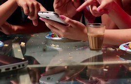 Chai pe data, 30 minutes of free Internet on One Cup tea, Ballari tea Vendor Data offer, Syed Khadar Basha, tea vendor of Ballari, Siruguppa