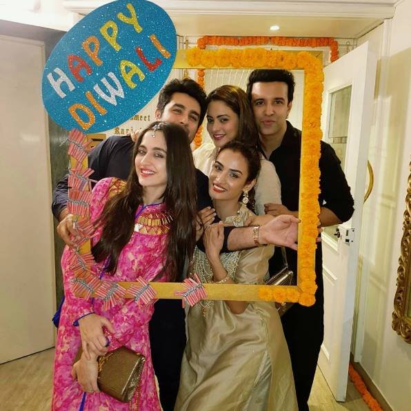 दीवाली के मौके पर पूरा छोटा पर्दा फेस्टिव मूड में है।