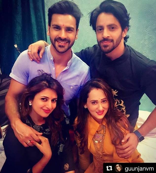 दिव्यांका त्रिपाठी ने भी विवेक के साथ मिलकर जमकर मस्ती की।