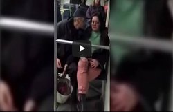 Video: साथ बैठा शख्स करता रहा शर्मनाक काम, रोती महिला को देखकर भी कोई कुछ नहीं बोला