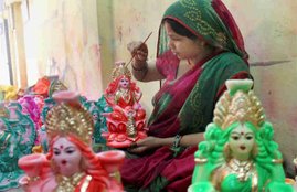 Indian carver, China sculpture, China Dragon, China sculpture India, Indian market China sculpture, india Diwali Market