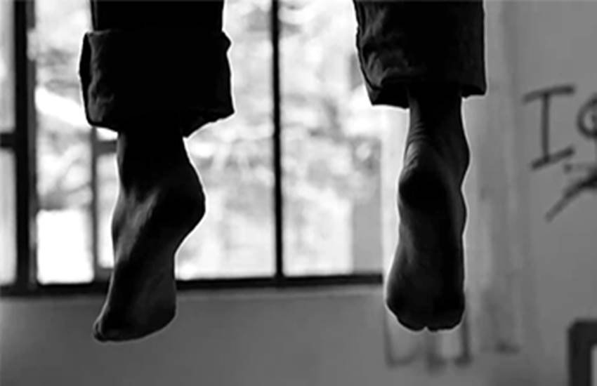 Woman Killed Husband, Woman Killed her Husband, Woman Killed Husband in badaun, badaun Husband Murder, hanged on a trap, Father-in-law booked FIR, FIR against Wife, State News, Jansatta