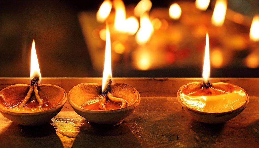 दिवाली 2016: हस्त योग में मनेगी दिवाली, जानिए घर और दुकान-दफ्तर में किस वक़्त करें पूजा