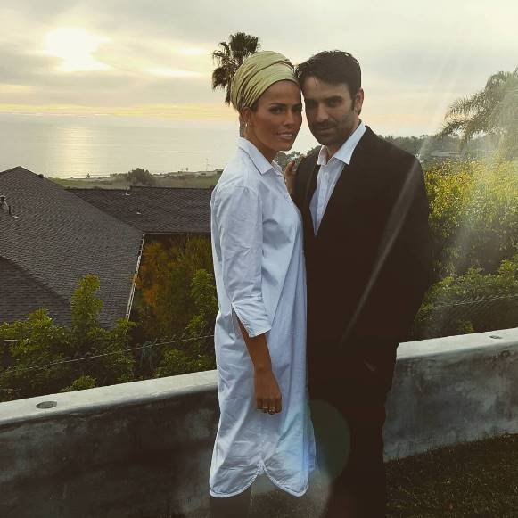 उस वक्त मिस वर्ल्ड बन सुर्खियों में अबारगिल ने महिलाओं के अधिकारों के प्रति अपनी सजगता उनका समर्थन करने के चलते लोगों का दिल जीता था।