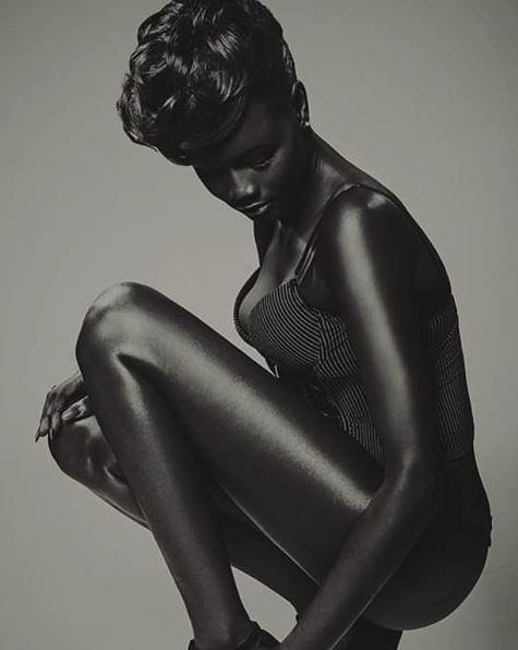 सेनेगल की इस मॉडल ने इंस्टाग्राम पर मेलानिन गॉडेस नाम से अकाउंट बनाया है।