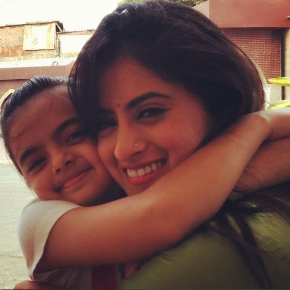 शो की चाइल्ड आर्टिस्ट रुहानिका धवन के साथ मिहिका।