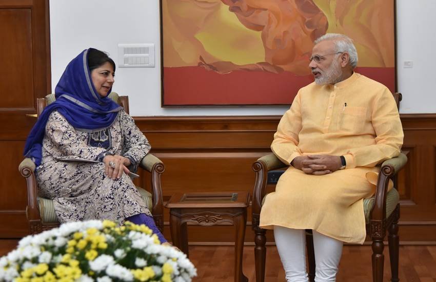 Mehbooba Mufti, Narendra Modi, Modi Mehbooba Meet, Surgical strike, India Pakistan war, India Pakistan Tension, Kashmir Unrest, India news, Jansatta