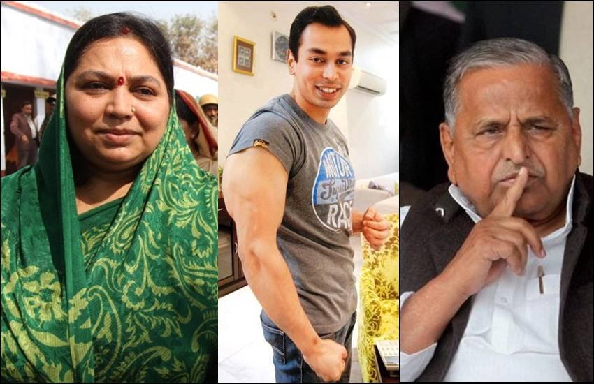 साधना गुप्ता (बाएं), प्रतीक यादव और मुलायम सिंह यादव (दाएं)।