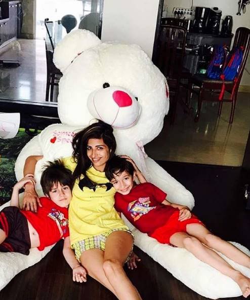 प्रियंका की ये सभी तस्वीरें उनके फेसबुक और इंस्टाग्राम अकाउंट से ली गई हैं।