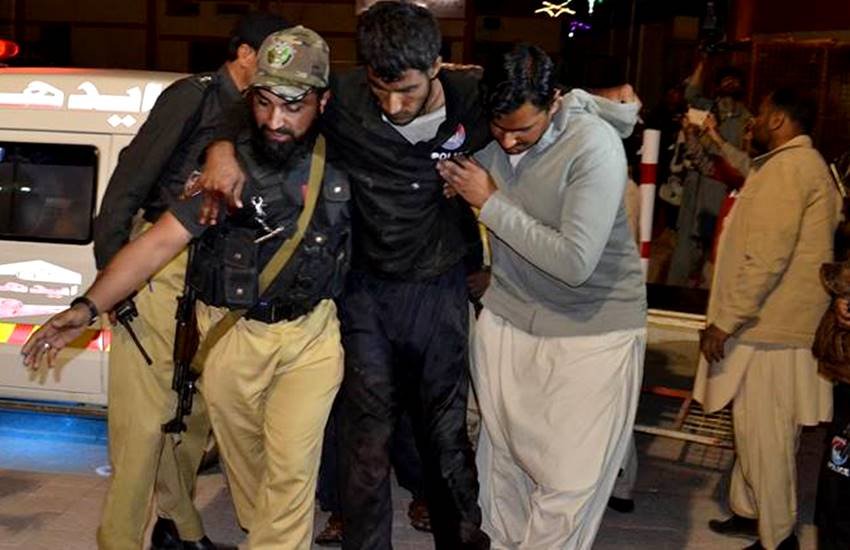 छह हथियार बंद हमलावर क्वेटा पुलिस ट्रेनिंग सेंटर के हॉस्टल में घुस आए और अंधाधुंध फायरिंग शुरू कर दी। (Photo: AP)