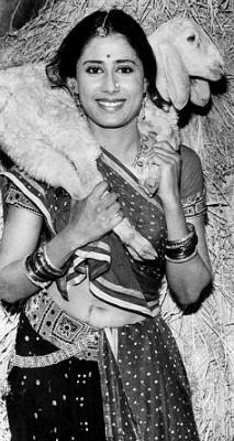 एक्टिंग करने से पहले स्मिता टीवी पर न्यूज पढ़ती थीं। वह शुरुआत में मुंबई दूरदर्शन चैनल के लिए मराठी में समाचार पढ़ती थीं।