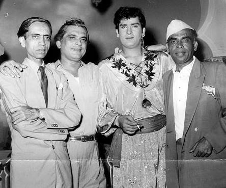 शम्मी कपूर एक बेहतरीन स्विमर थे। बदतमीज फिल्म में स्विमिंग पूल वाले सीन के लिए डाइव लगाते हुए शम्मी की दो पसलियां टूट गई थीं।