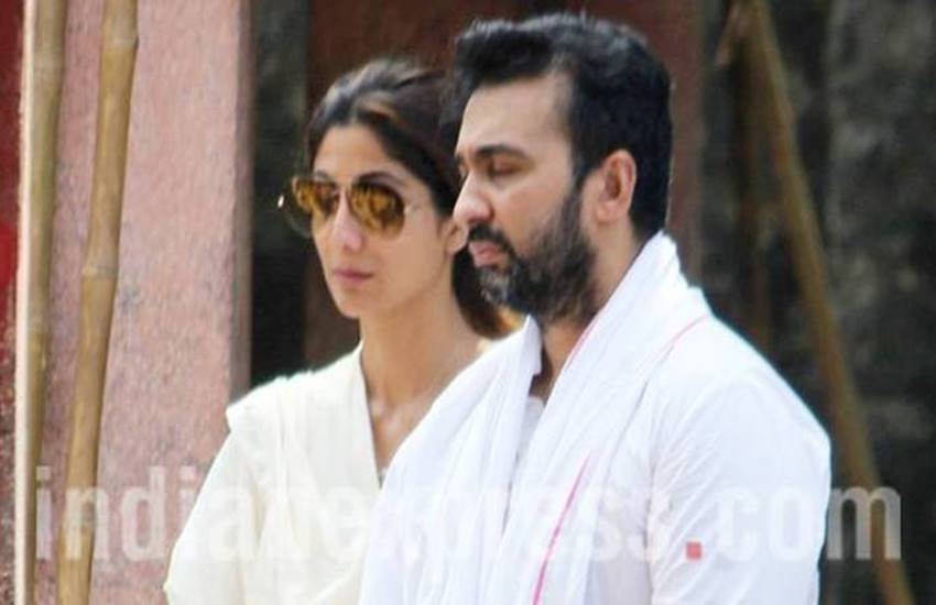 shilpa shetty, shilpa shetty father, akshay kumar, abhishek bachchan, raj kundra, surendra shetty, surendra shetty death, shilpa shetty father cremation, harman baweja, raj kundra, raveena tandon, shilpa shetty show, shilpa shetty film, bollywood news in hindi