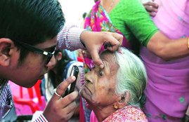 Cataracts, Symptoms of Cataracts, Cataracts in eyes, effects of Cataracts, how to identify Cataracts, how to, eyes, eyes problems, health tips, health news, eye vision, glare light