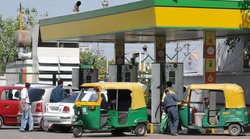 घरेलू प्राकृतिक गैस के दाम में 18 फीसद की कटौती, CNG होगी सस्ती