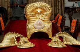Goddess Bhadrakali, Katta Anjani Devi, K V Ramanachary, K Chandrasekhar Rao, gold crown, Telangana CM offers golden crown, Telangana