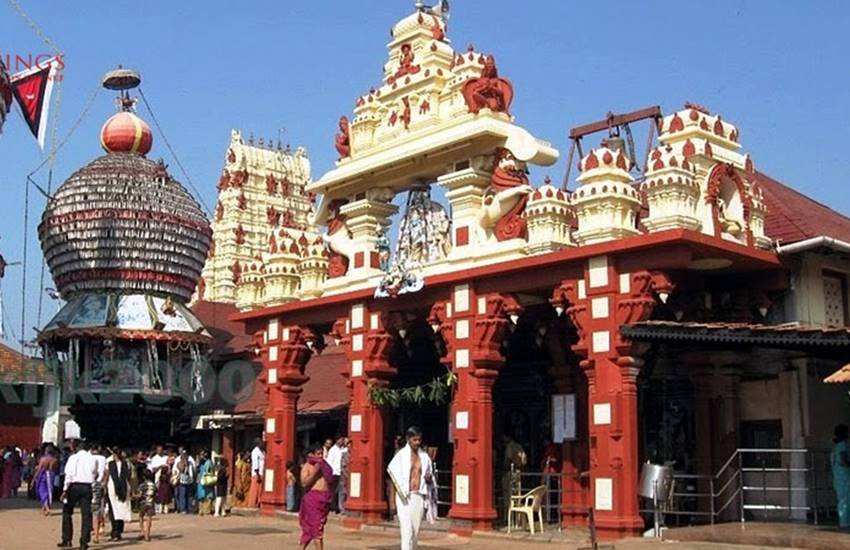 कर्नाटक में स्थित उडुपी कृष्ण मंदिर। 