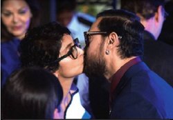 फिल्म फेस्टिवल में पहुंचे आमिर खान ने किया पत्नी किरण राव को किस, तस्वीर कैमरे में कैद