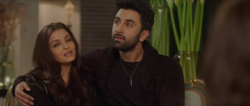 ऐ दिल है मुश्किल में ऐश्वर्या ने रणबीर से बड़ी महिला का रोल निभाया है, जिसे कि अपने से छोटे लड़के से प्यार हो जाता है। (Image Source: Youtube)