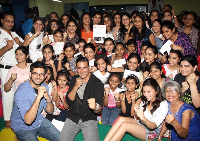 akshay kumar, amitabh bachchan, alia bhatt, aditya thakrey, aaditya thakrey, women saftey, bollywood star weekend, akshay kumar weekend, amitabh bachchan swacchh bharat, amitabh bachchan weekend, alia bhatt hot photos, alia bhatt photos, entertainment news, bollywood news