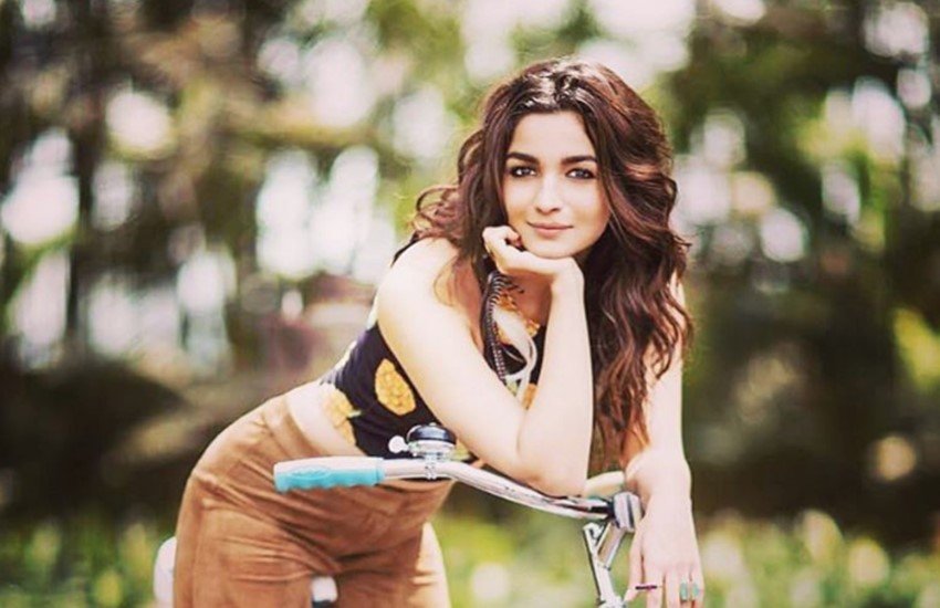 Alia Bhatt, Varun Dhawan, Badrinath ki Dulhania, Shooting, Photos, Behind the Scenes, Interview, Bollywood news in Hindi, Entertainment news in Hindi Alia Bhatt, Varun Dhawan, Badrinath ki Dulhania, Shooting, Photos, Behind the Scenes, Interview, Bollywood news in Hindi, Entertainment news in Hindi