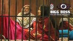 बिग बॉस 10: मोनालीसा से खुलकर फ्लर्ट करते नजर आए मनु पंजाबी