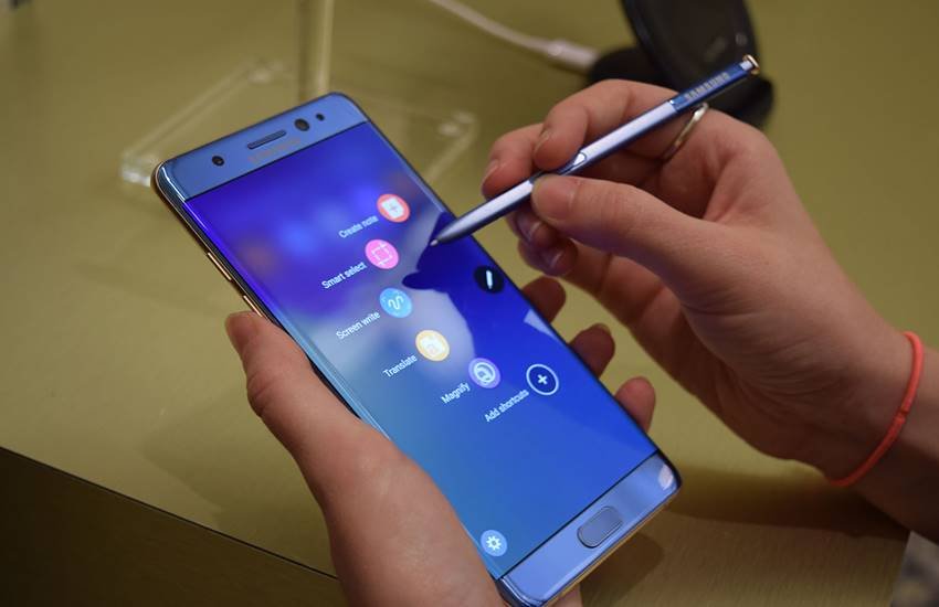 अमेरिकी सरकार ने विमान यात्रा में Samsung Galaxy Note-7 पर ले जाने पर लगाया बैन