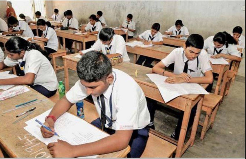 अभी सीबीएसई को छोड़कर किसी भी बोर्ड में दसवीं की परीक्षा वैकल्पिक नहीं है।