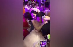 VIDEO: चीन की इस दुल्हन को चाहिए थे हनीमून के लिए पैसे, तो अपनाया ये अजीब तरीका