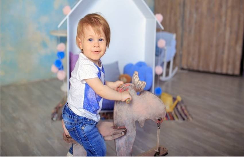 बच्चों के लिए कपड़े लेते समय इन बातों का रखें ध्यान। Image Source: Pixabay