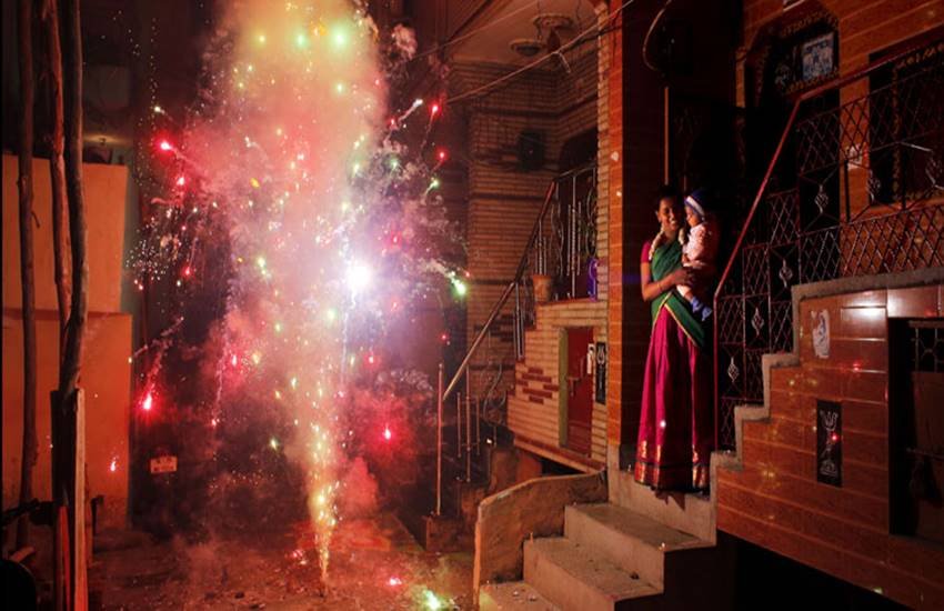 diwali, pollution, pollution free diwali, how to, how to beat pollution, pollution on diwali, free pollution, crakers, fireworks, health tips, health news