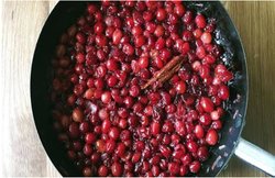 इस तरह बनाएं करौंदे (लाल रंग की खट्टी बेर) की चटनी